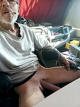 Snapshot of richa22cm chatting on October 30, 8:27 am richa22cm online show from October 30, 8:27 am