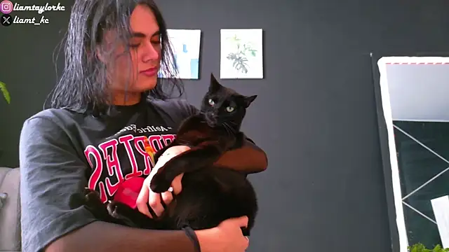 Snapshot of Liam_Taylor chatting on February 21, 1:11 pm Liam Taylor online show from February 21, 1:11 pm