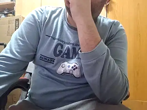 Snapshot of Javier_bear chatting on December 20, 10:38 am Javier bear online show from December 20, 10:38 am