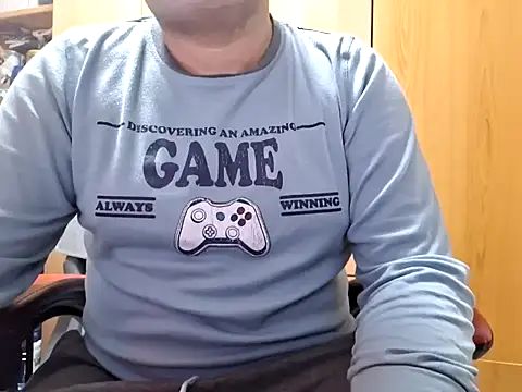 Snapshot of Javier_bear chatting on December 9, 10:00 am Javier bear online show from December 9, 10:00 am