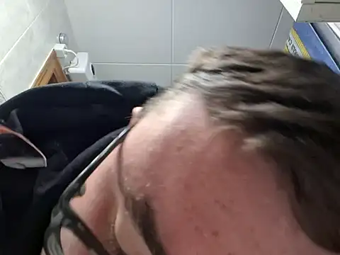 Snapshot of Javier_bear chatting on February 7, 2:15 pm Javier bear online show from February 7, 2:15 pm