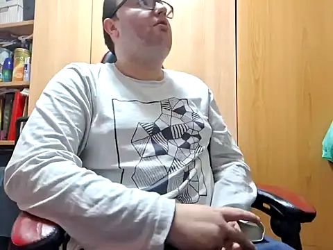 Snapshot of Javier_bear chatting on December 2, 10:48 am Javier bear online show from December 2, 10:48 am