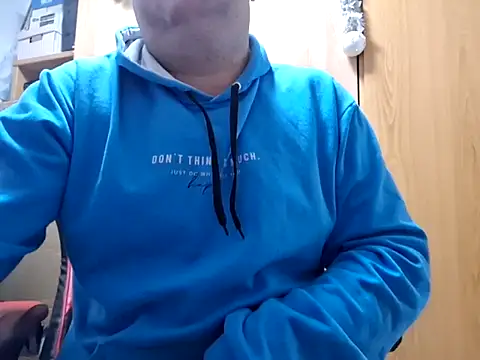 Snapshot of Javier_bear chatting on December 21, 10:28 am Javier bear online show from December 21, 10:28 am