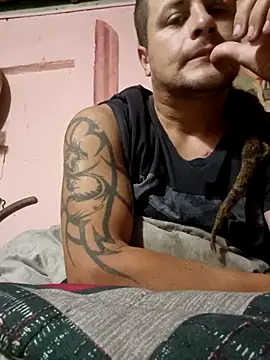 TusOjitosClaros69 online show from March 20, 5:13 am