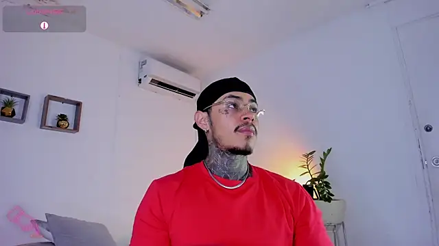 Snapshot of JordanSmiith_ chatting on February 19, 8:41 pm JordanSmiith  online show from February 19, 8:41 pm