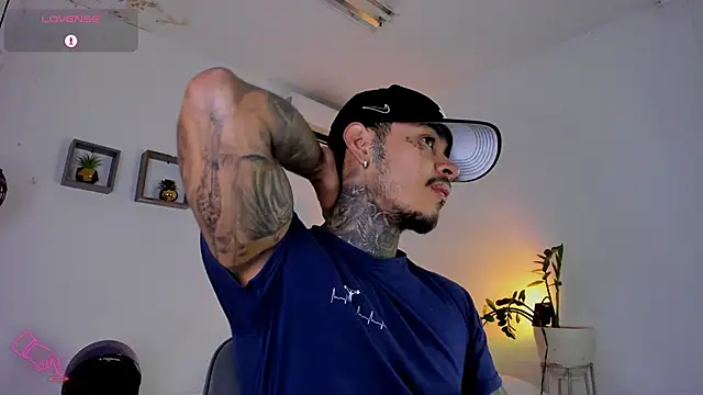 Snapshot of JordanSmiith_ chatting on February 18, 8:15 pm JordanSmiith  online show from February 18, 8:15 pm