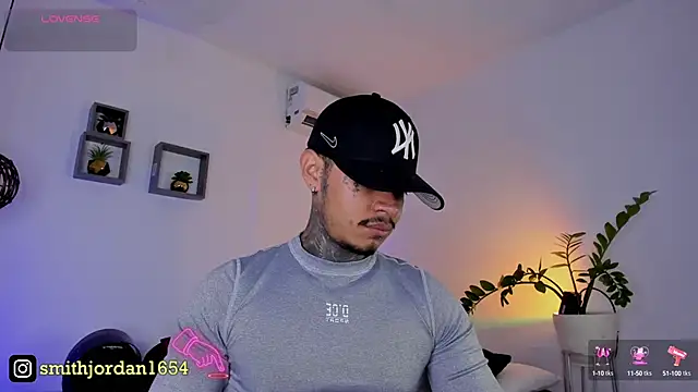 Snapshot of JordanSmiith_ chatting on March 13, 8:32 pm JordanSmiith  online show from March 13, 8:32 pm