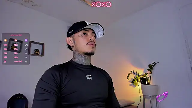 Snapshot of JordanSmiith_ chatting on February 8, 8:10 pm JordanSmiith  online show from February 8, 8:10 pm