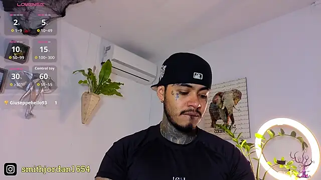 Snapshot of JordanSmiith_ chatting on October 18, 8:25 pm JordanSmiith  online show from October 18, 8:25 pm
