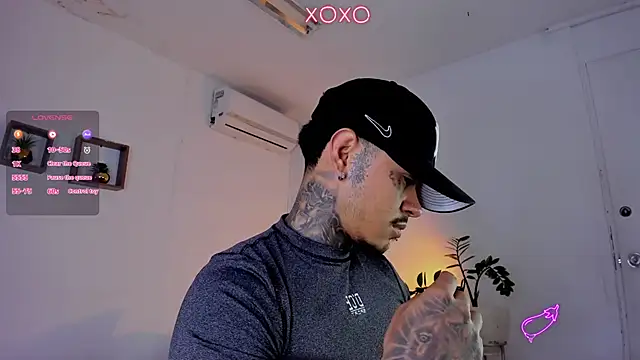 Snapshot of JordanSmiith_ chatting on February 5, 8:14 pm JordanSmiith  online show from February 5, 8:14 pm