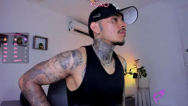 Snapshot of JordanSmiith_ chatting on February 7, 7:59 pm JordanSmiith  online show from February 7, 7:59 pm