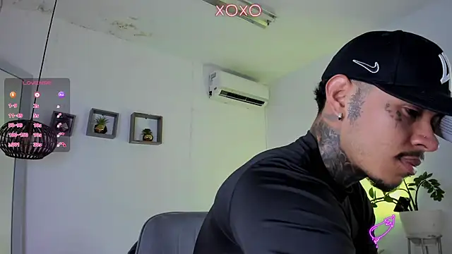 Snapshot of JordanSmiith_ chatting on February 3, 8:13 pm JordanSmiith  online show from February 3, 8:13 pm