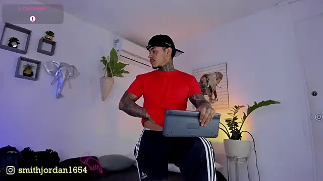 Snapshot of JordanSmiith_ chatting on March 18, 8:26 pm JordanSmiith  online show from March 18, 8:26 pm