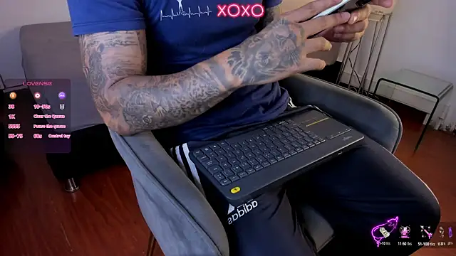 Snapshot of JordanSmiith_ chatting on January 29, 9:39 pm JordanSmiith  online show from January 29, 9:39 pm