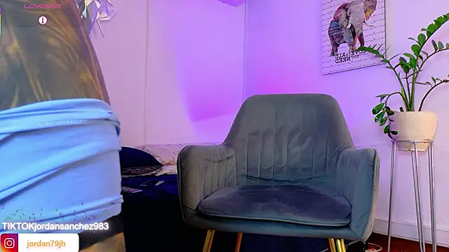 JordanSmiith  online show from June 17, 9:49 pm