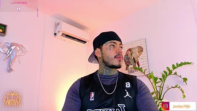 JordanSmiith  online show from June 26, 9:50 pm