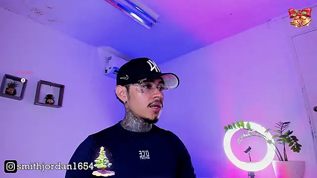Snapshot of JordanSmiith_ chatting on January 2, 8:35 pm JordanSmiith  online show from January 2, 8:35 pm