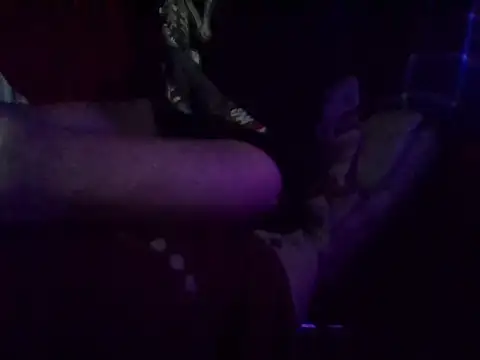 Bigheadxxx1 online show from April 1, 12:01 am