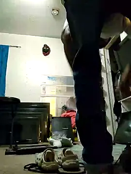 Snapshot of LongDickZee562 chatting on December 6, 6:15 am LongDickZee562 online show from December 6, 6:15 am