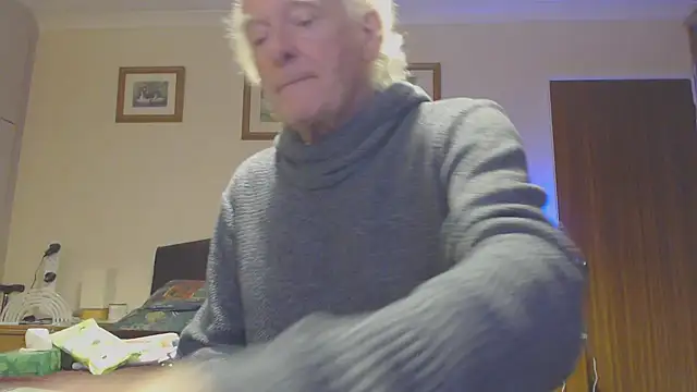 WaverlyKernow online show from December 4, 3:21 pm