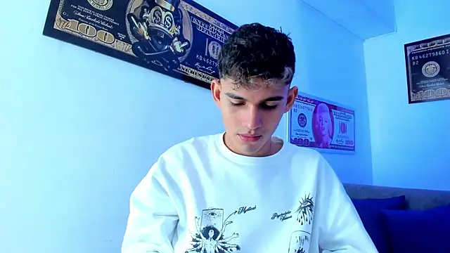 Snapshot of EstebanPerez_ chatting on December 7, 12:13 pm EstebanPerez  online show from December 7, 12:13 pm