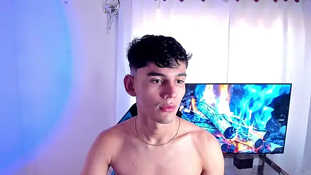 Snapshot of EstebanPerez_ chatting on January 18, 12:57 pm EstebanPerez  online show from January 18, 12:57 pm