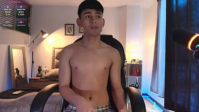 Snapshot of EstebanPerez_ chatting on October 25, 12:40 pm EstebanPerez  online show from October 25, 12:40 pm