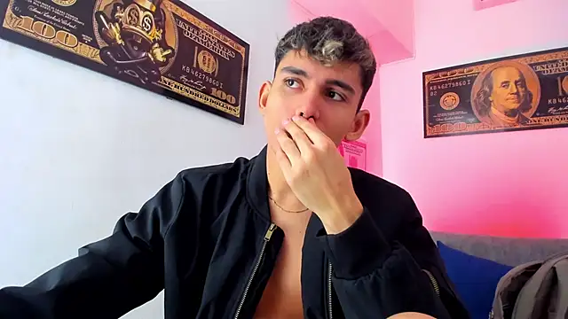Snapshot of EstebanPerez_ chatting on December 28, 12:14 pm EstebanPerez  online show from December 28, 12:14 pm