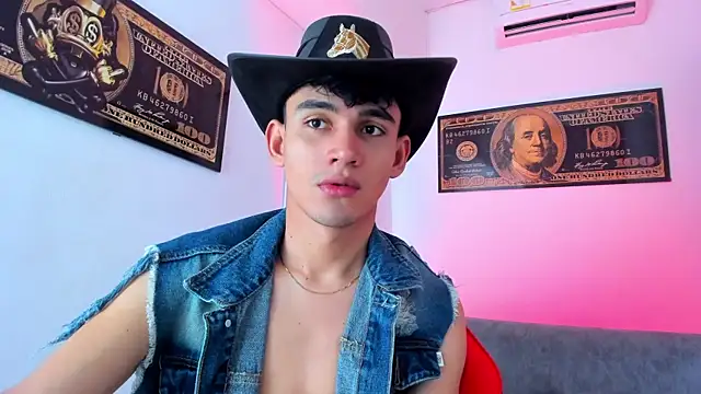 Snapshot of EstebanPerez_ chatting on January 7, 12:16 pm EstebanPerez  online show from January 7, 12:16 pm