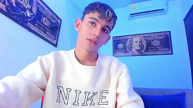 Snapshot of EstebanPerez_ chatting on December 23, 12:08 pm EstebanPerez  online show from December 23, 12:08 pm
