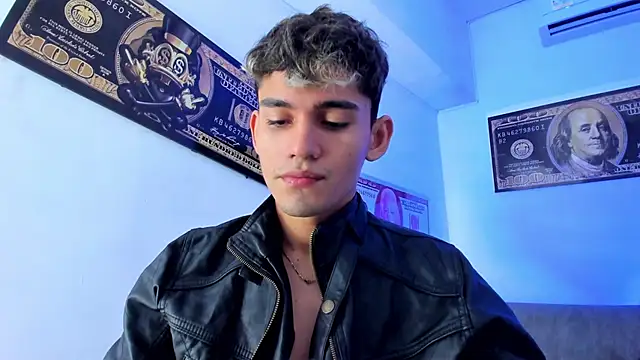 Snapshot of EstebanPerez_ chatting on December 4, 12:03 pm EstebanPerez  online show from December 4, 12:03 pm