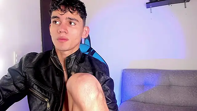 Snapshot of EstebanPerez_ chatting on January 24, 12:52 pm EstebanPerez  online show from January 24, 12:52 pm