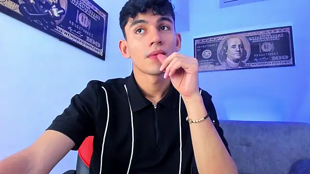 Snapshot of EstebanPerez_ chatting on January 13, 12:02 pm EstebanPerez  online show from January 13, 12:02 pm