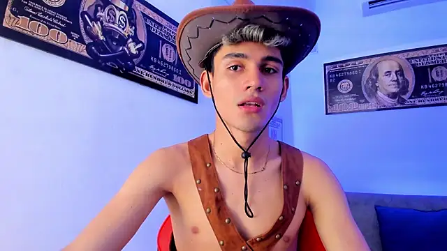 Snapshot of EstebanPerez_ chatting on December 3, 12:05 pm EstebanPerez  online show from December 3, 12:05 pm