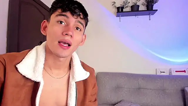 Snapshot of EstebanPerez_ chatting on January 29, 1:07 pm EstebanPerez  online show from January 29, 1:07 pm