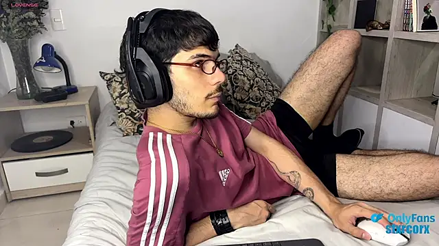 Snapshot of ilytheo chatting on February 25, 2:47 am ilytheo online show from February 25, 2:47 am