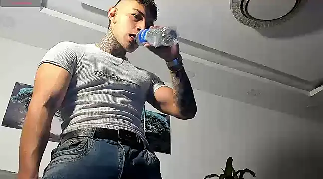 Snapshot of angeel_d035 chatting on December 6, 5:20 am angeel d035 online show from December 6, 5:20 am