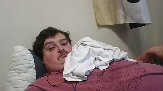 Snapshot of YelpedAverting chatting on October 7, 8:24 pm YelpedAverting online show from October 7, 8:24 pm