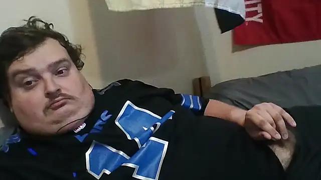 Snapshot of YelpedAverting chatting on October 9, 8:14 pm YelpedAverting online show from October 9, 8:14 pm