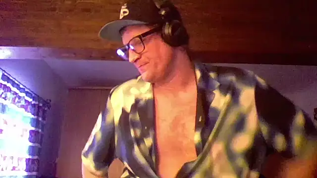 Bigthroaterboy online show from December 26, 1:10 pm