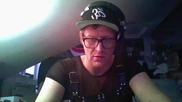 Bigthroaterboy online show from December 6, 8:05 am