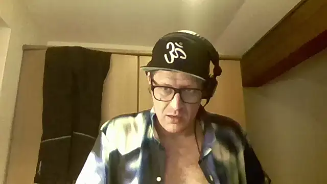 Bigthroaterboy online show from December 10, 8:49 pm