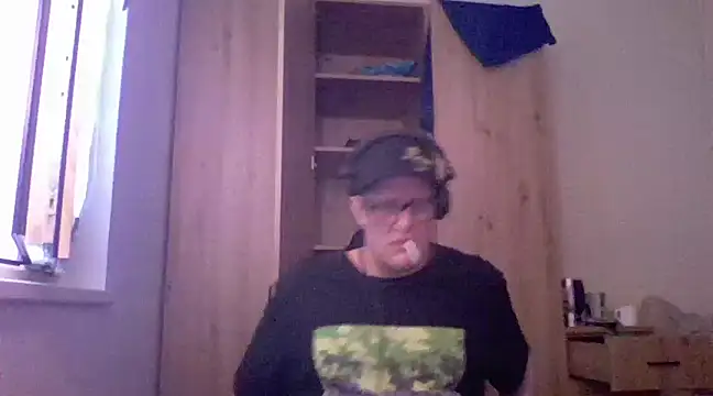 Bigthroaterboy online show from March 1, 4:11 pm