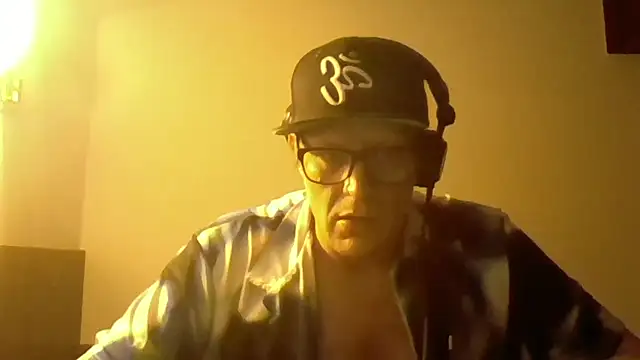 Bigthroaterboy online show from December 12, 7:37 pm