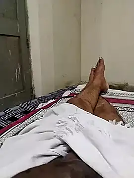 AUNTY1984 online show from October 18, 5:07 pm