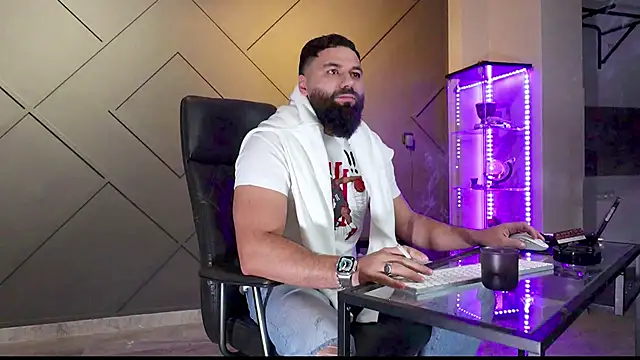 Snapshot of mattmasterss chatting on March 1, 4:58 am mattmasterss online show from March 1, 4:58 am