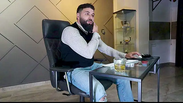 Snapshot of mattmasterss chatting on February 20, 11:21 pm mattmasterss online show from February 20, 11:21 pm