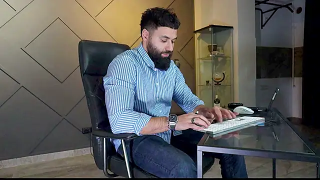 Snapshot of mattmasterss chatting on February 22, 8:26 pm mattmasterss online show from February 22, 8:26 pm