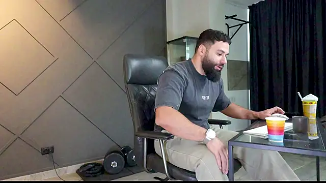 Snapshot of mattmasterss chatting on January 21, 7:17 am mattmasterss online show from January 21, 7:17 am