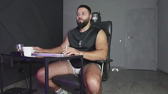 Snapshot of mattmasterss chatting on October 9, 2:16 am mattmasterss online show from October 9, 2:16 am